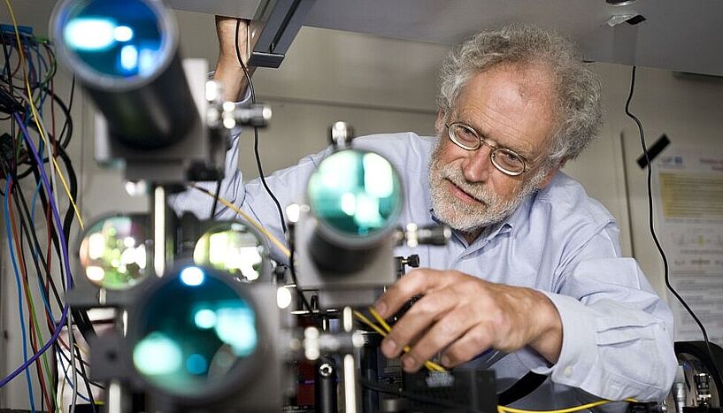 Anton Zeilinger working on an experiment