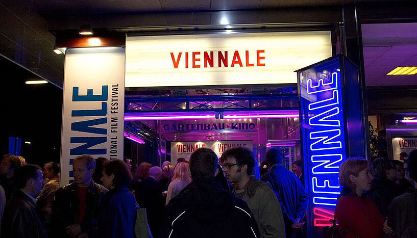 Abendstimmung vor dem Gartenbau-Kino