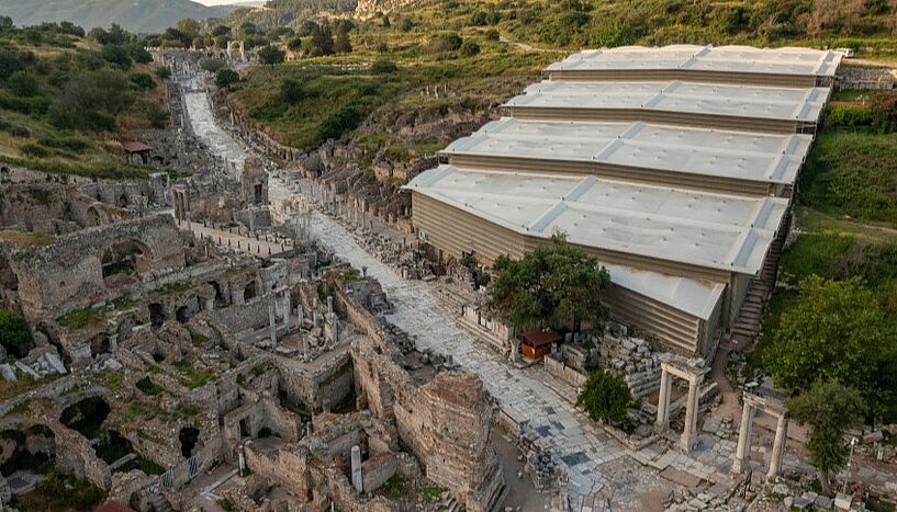 Abb. 5: Bild der Ansicht des Oktagons entlang der Kuretenstraße in Ephesos. C: Austrian Academy of Sciences/Austrian Archaeological Institute