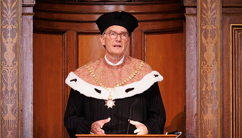 Sebastian Schütze, the new Rector of the University of Vienna, delivering his festive inaugural speech.
