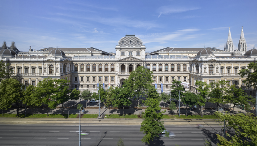 Frontansicht des Hauptgebäudes der Universität Wien