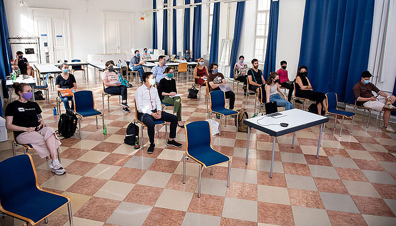 Teilnehmerinnen im der Aula am Campus.