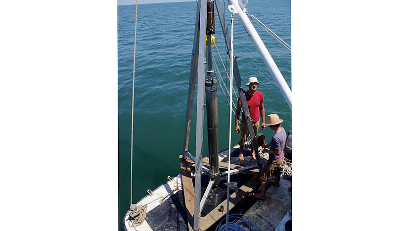 Fig. 5: The co-authors Alexandra Haselmair and Ivo Gallmetzer with the piston corer. 